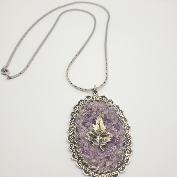 Jewelry - Elegant Silver and Purple Pendant Necklace